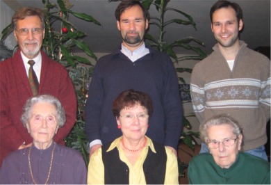 unten: Oma Johanna Kassebaum, Angelika, Tante Elisabeth Schiemer, oben: Hans, Mario, Moritz